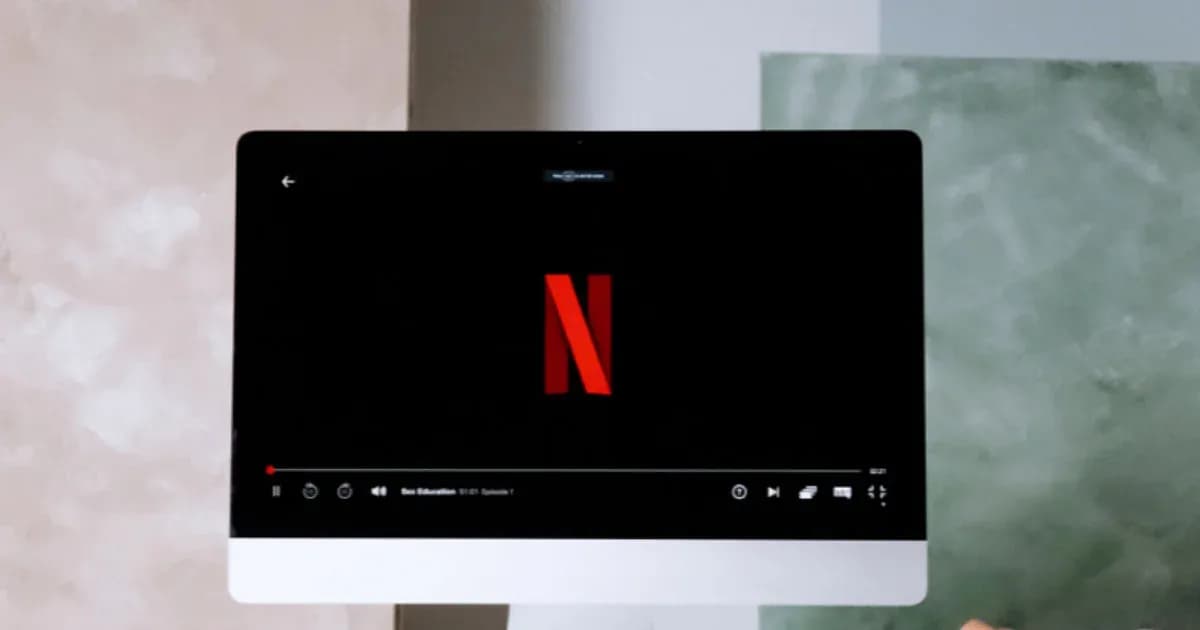 Jak oglądać Netflix na TV bez smart i cieszyć się ulubionymi filmami